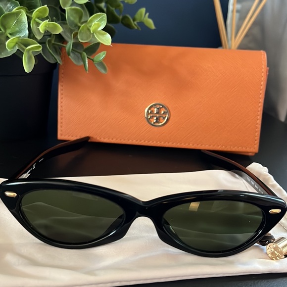 Tory Burch - Picture 2 of 3